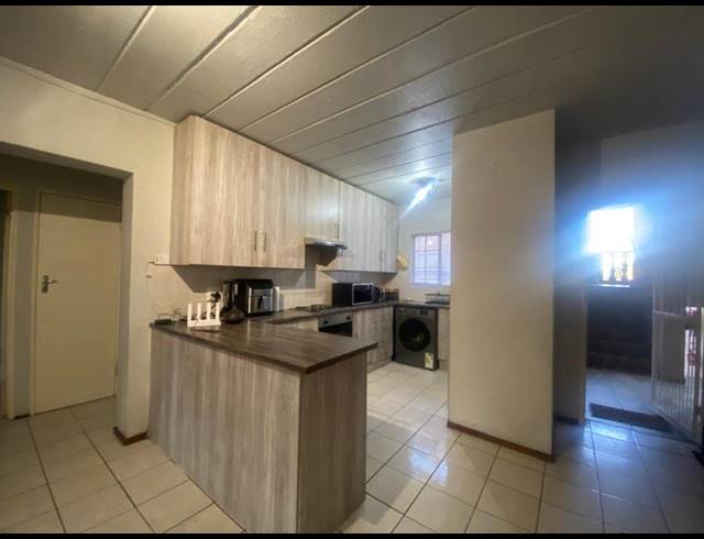 2 BEDROOM TOWNHOUSE FOR SALE IN VORNA VALLEY
